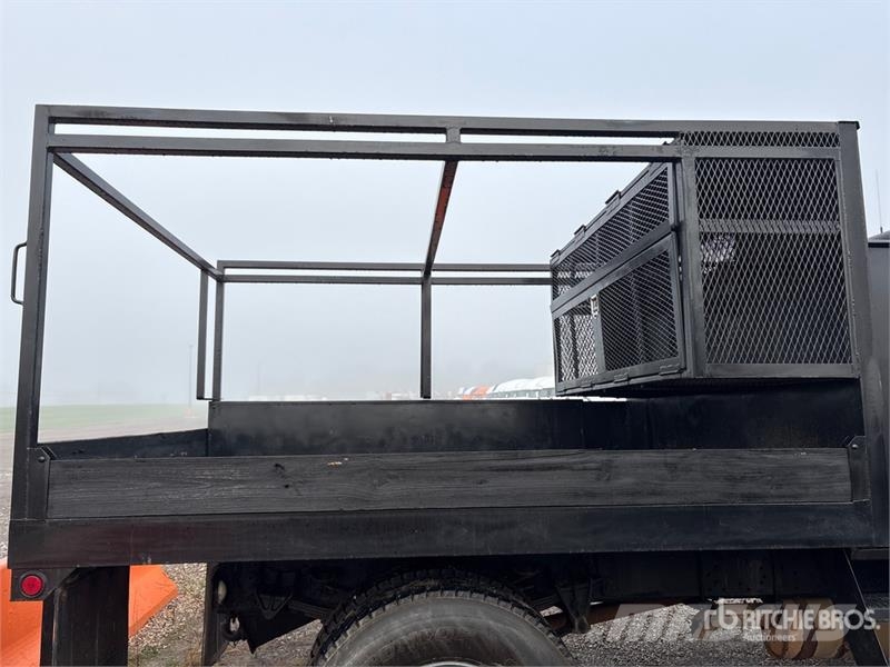 International 4700 Platte bakwagens