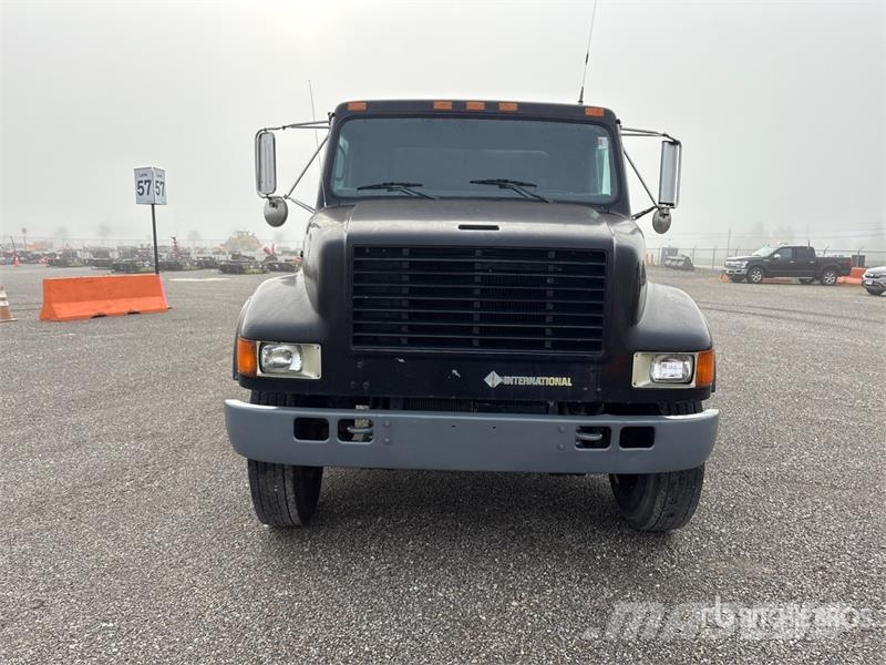 International 4700 Platte bakwagens