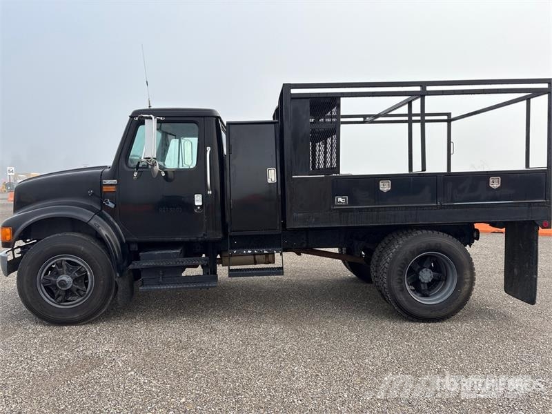 International 4700 Platte bakwagens