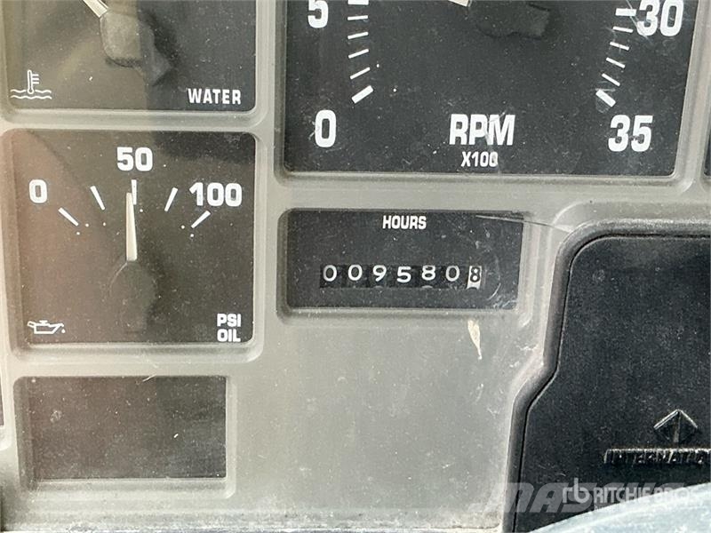 International 4700 Żurawie samochodowe