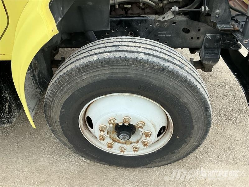 International 4700 Żurawie samochodowe
