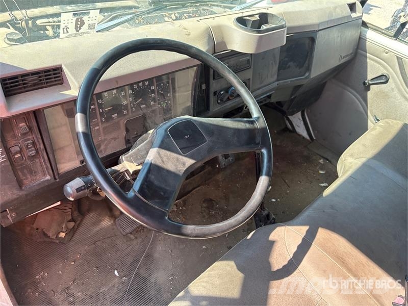International 4700 LPX Camiones plataforma