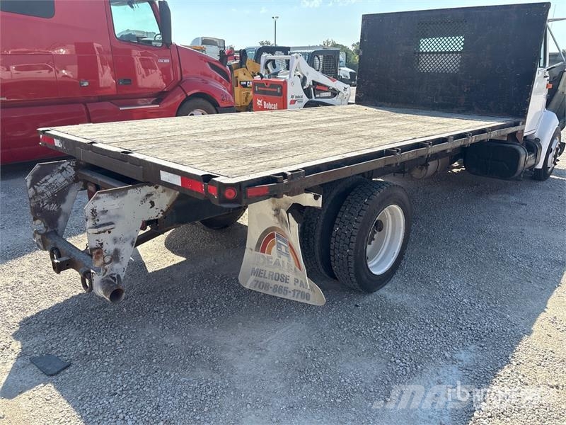 International 4700 LPX Camiones plataforma