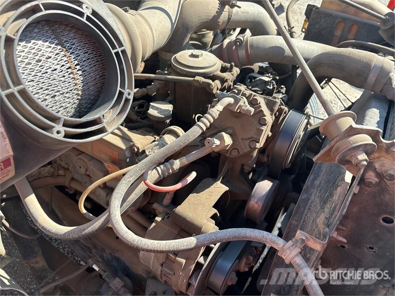 International 4700 LPX Camiones plataforma