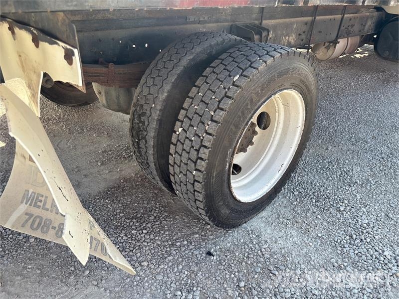International 4700 LPX Camiones plataforma