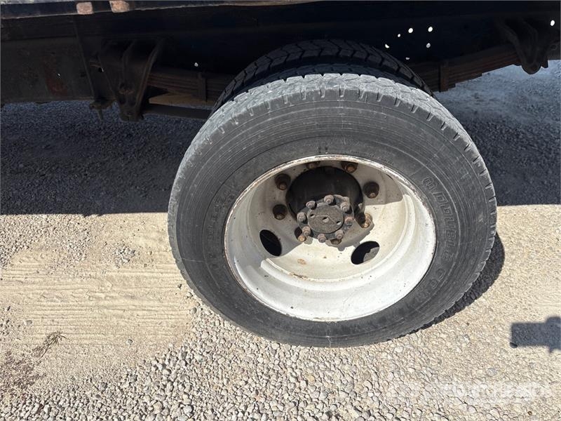 International 4700 LPX Camiones plataforma