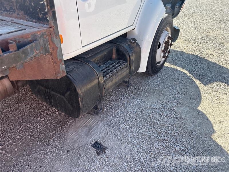 International 4700 LPX Camiones plataforma