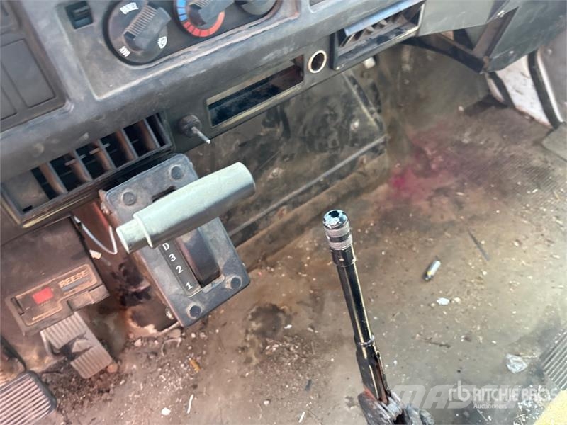 International 4700 LPX Camiones plataforma