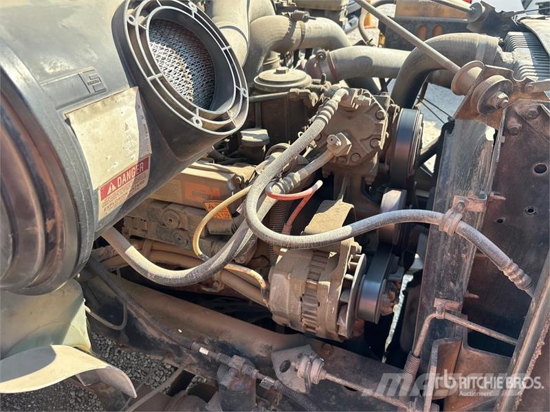 International 4700 LPX Camiones plataforma