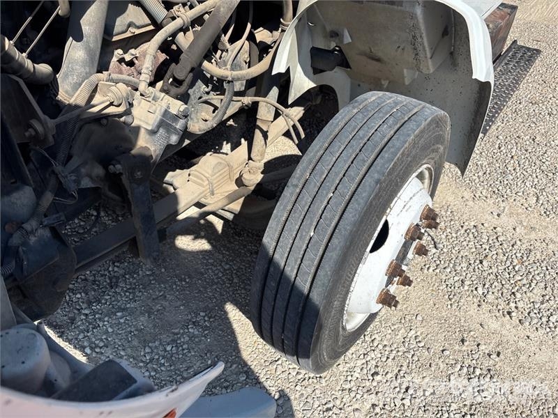 International 4700 LPX Camiones plataforma