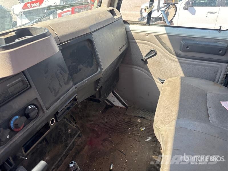 International 4700 LPX Camiones plataforma