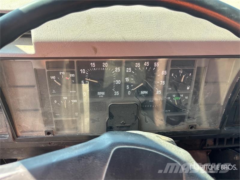 International 4700 LPX Camiones plataforma
