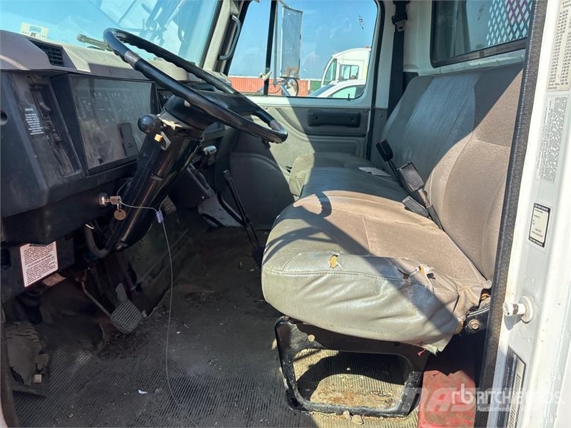 International 4700 LPX Camiones plataforma