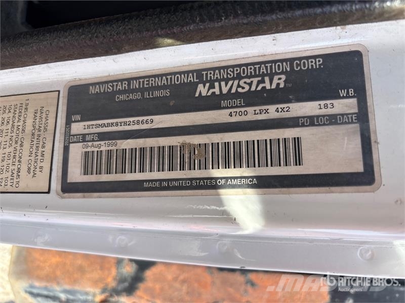 International 4700 LPX Camiones plataforma