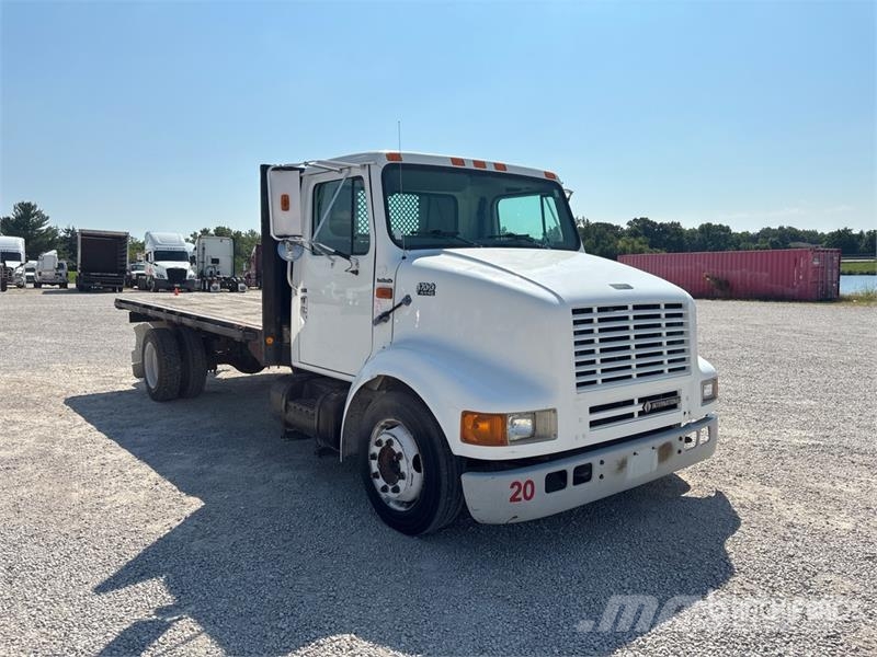 International 4700 LPX Camiones plataforma