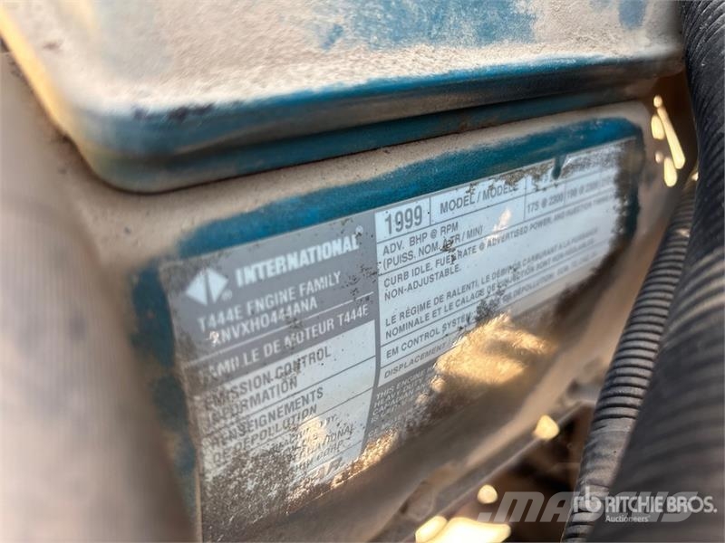 International 4700 LPX Camiones plataforma