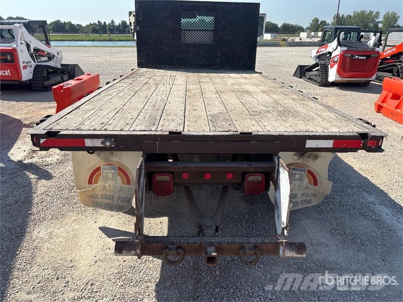 International 4700 LPX Camiones plataforma