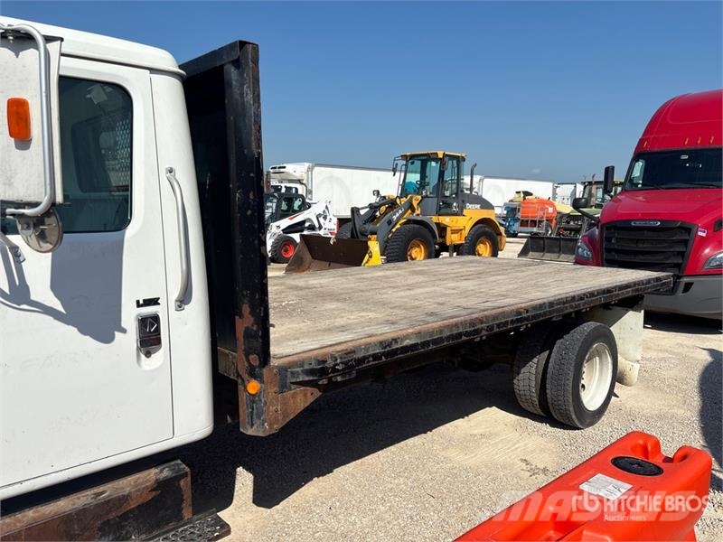 International 4700 LPX Camiones plataforma