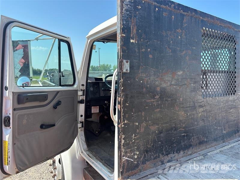 International 4700 LPX Camiones plataforma