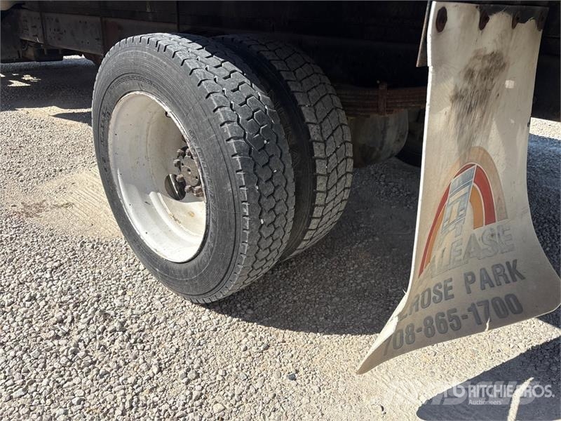 International 4700 LPX Camiones plataforma