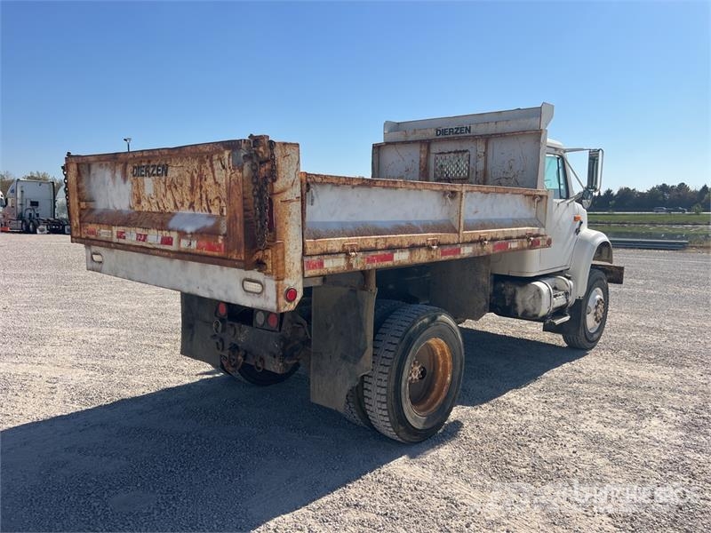 International 4800 4x4 T/A Dump Truck شاحنات قلابة