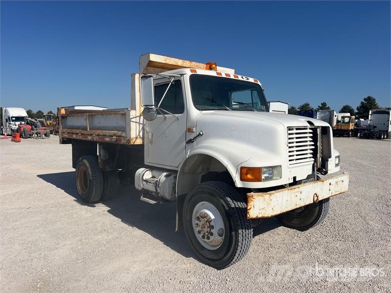 International 4800 4x4 T/A Dump Truck شاحنات قلابة