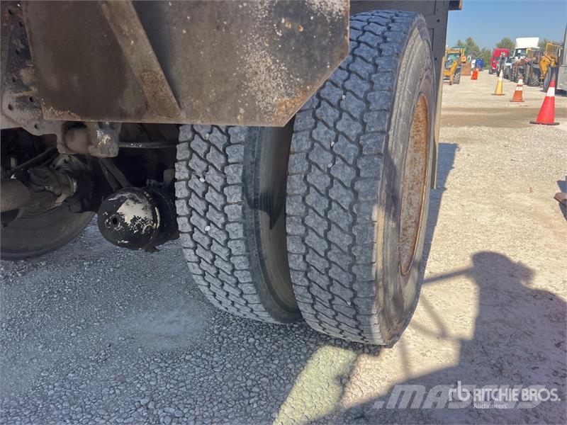 International 4800 4x4 T/A Dump Truck Kiper tovornjaki