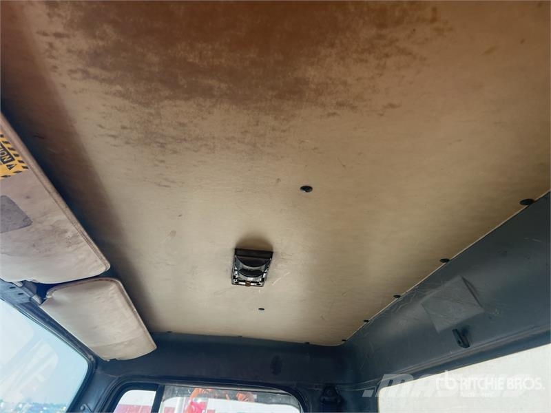 International 4800 4x4 T/A Dump Truck Kiper tovornjaki