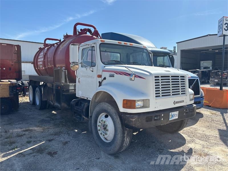 International 4900 Camiones aspiradores/combi