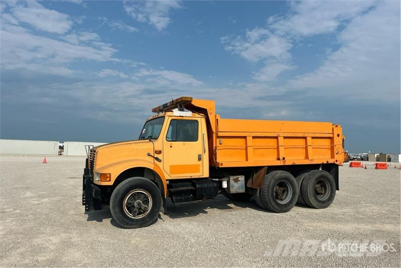 International 4900 شاحنات قلابة