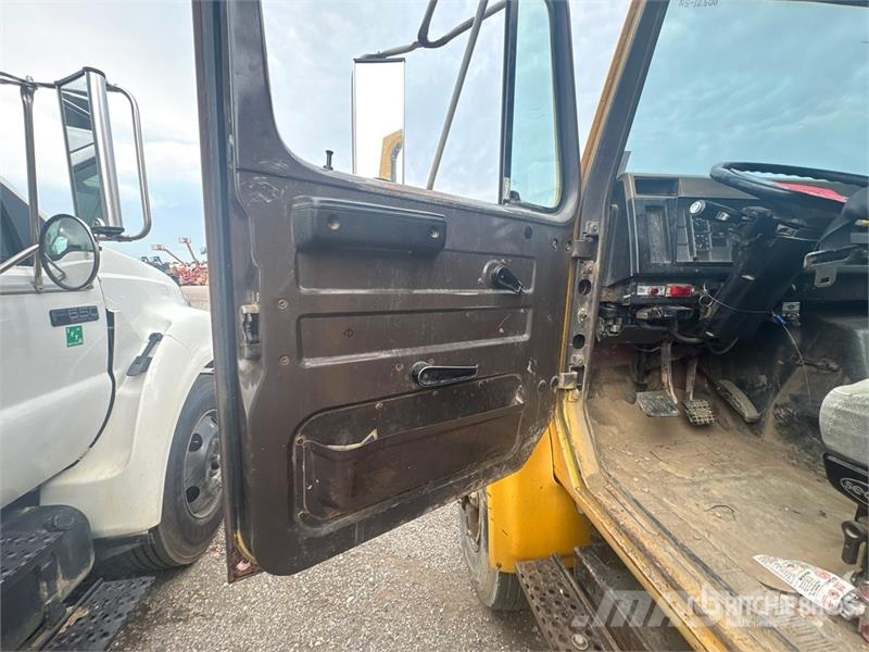 International 4900 Грузовики-Самосвалы