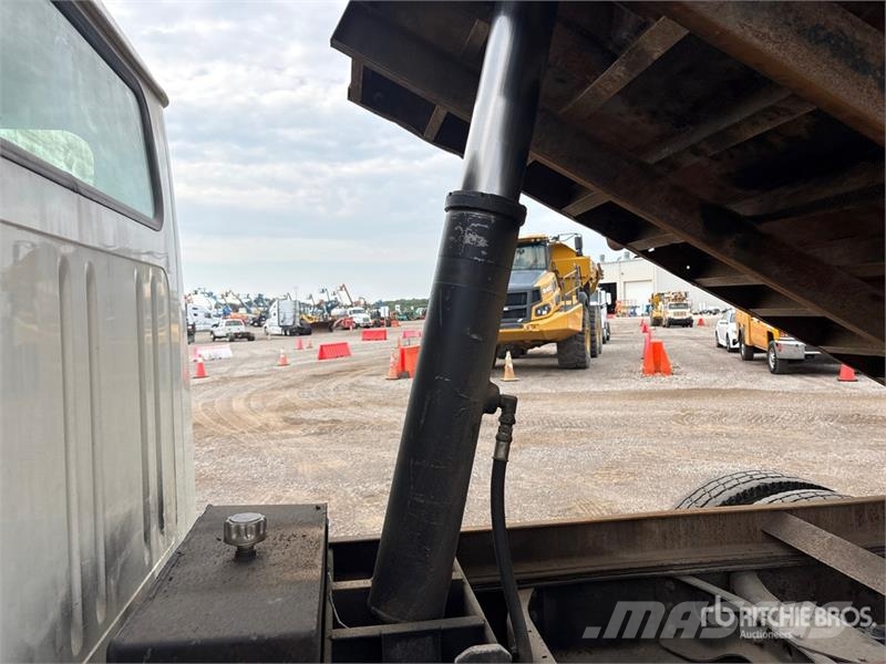 International 4900 Kiper tovornjaki