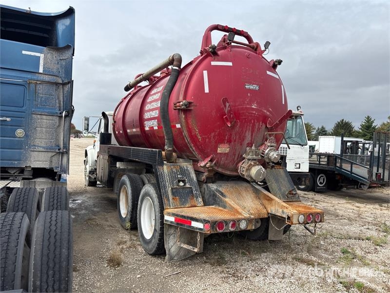 International 4900 Camion autospurgo