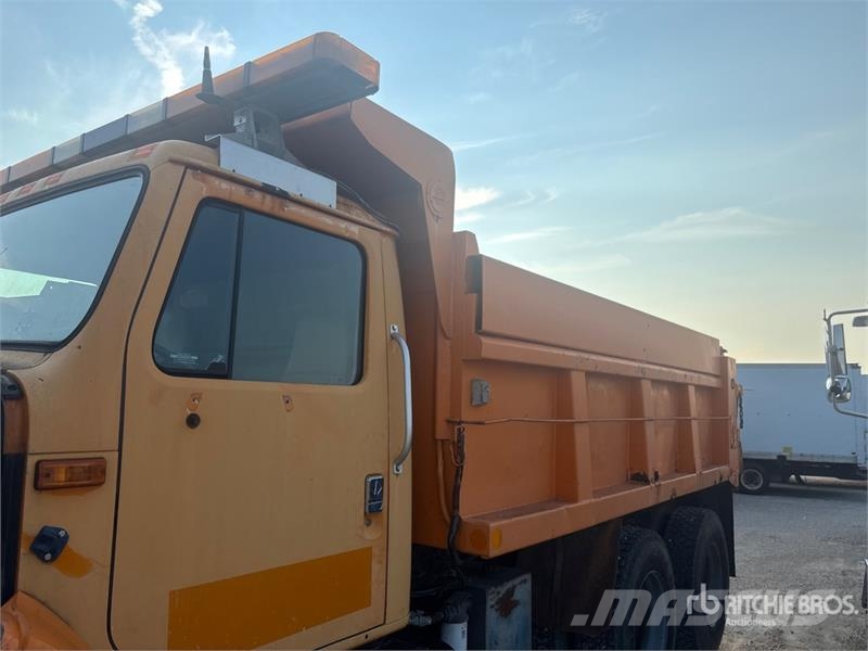 International 4900 شاحنات قلابة
