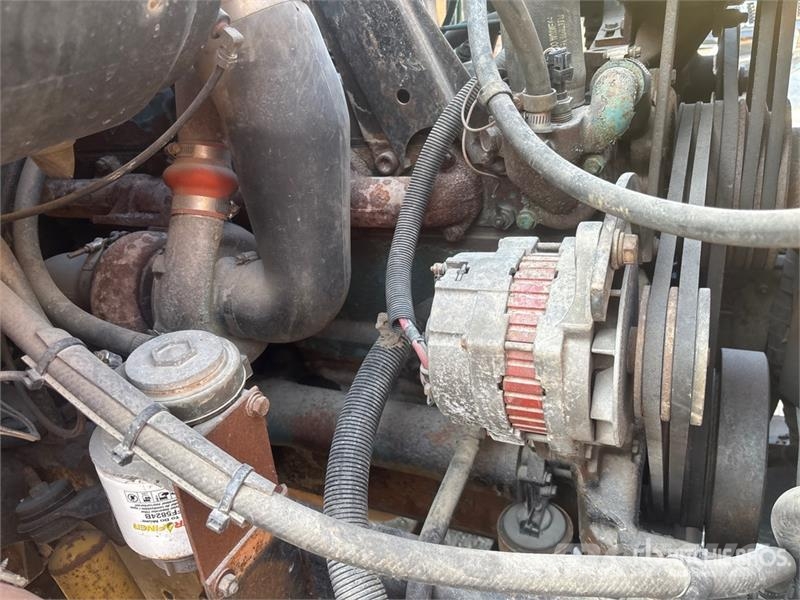 International 4900 شاحنات قلابة