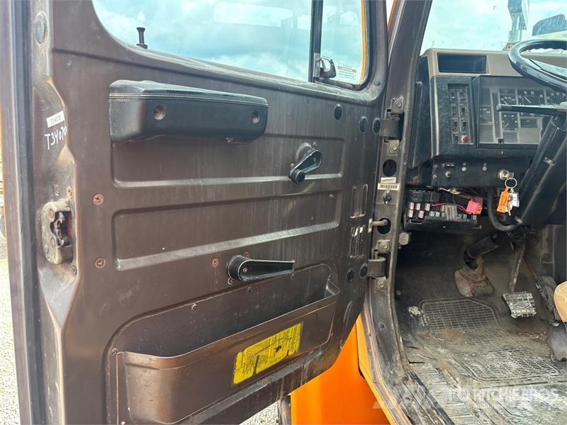 International 4900 شاحنات قلابة