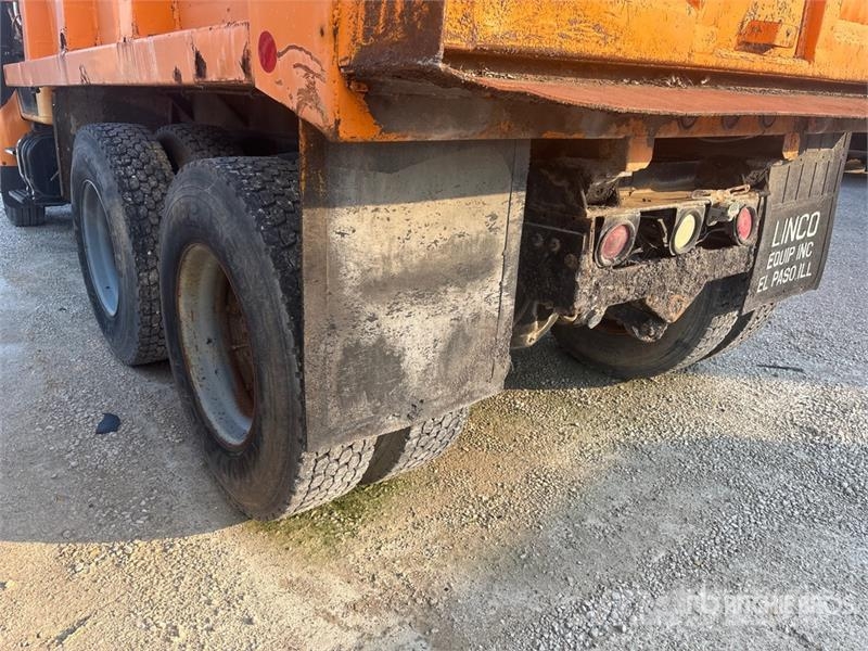 International 4900 شاحنات قلابة