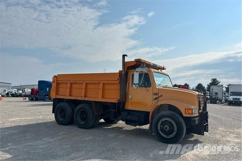 International 4900 شاحنات قلابة