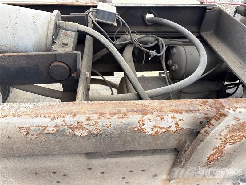 International 4900 自卸式货车
