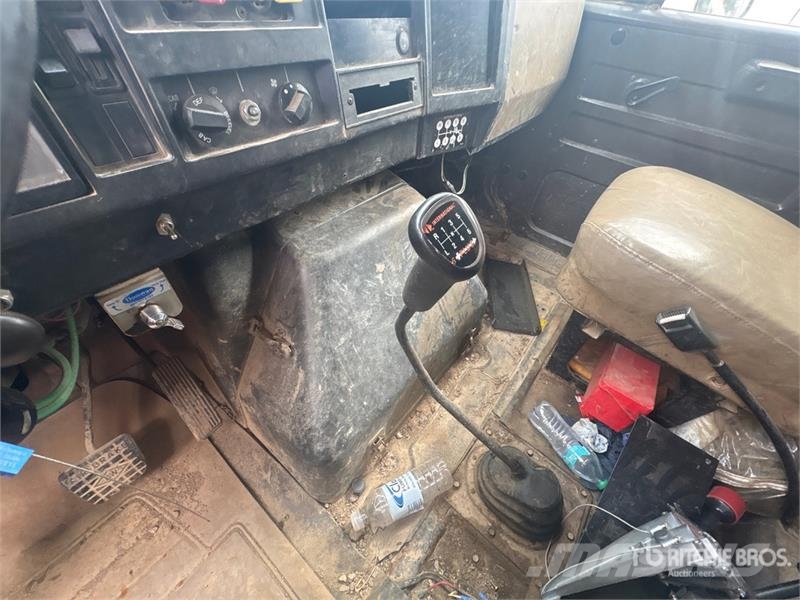 International 4900 Грузовики-Самосвалы