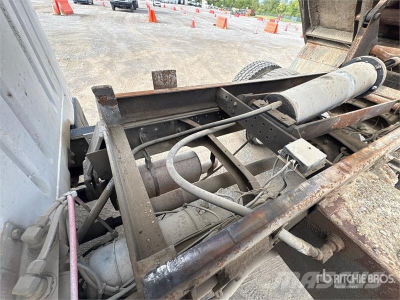 International 4900 自卸式货车