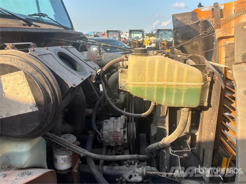 International 4900 شاحنات قلابة