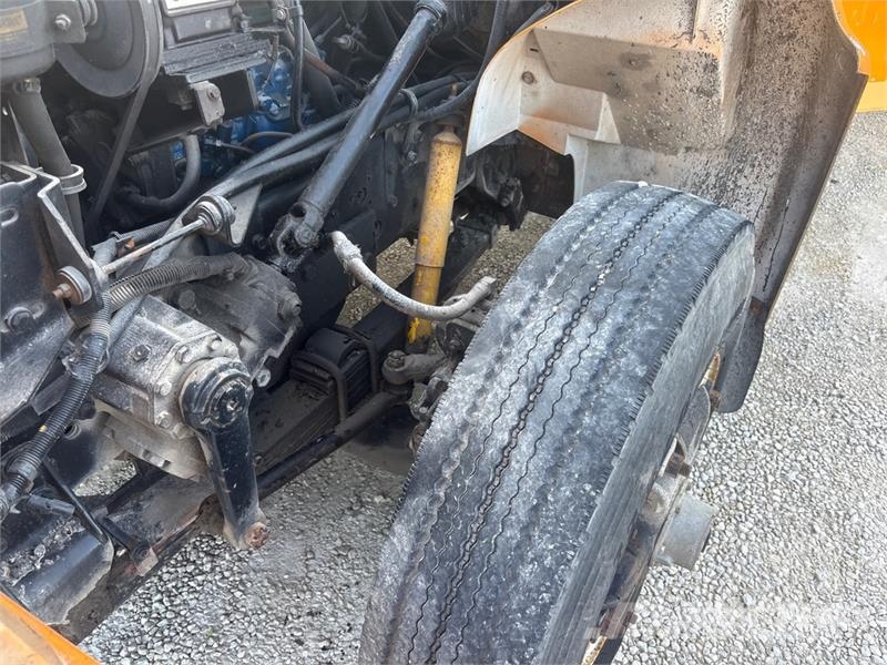 International 4900 شاحنات قلابة