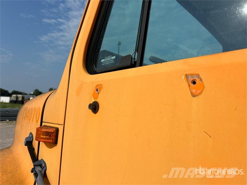 International 4900 شاحنات قلابة