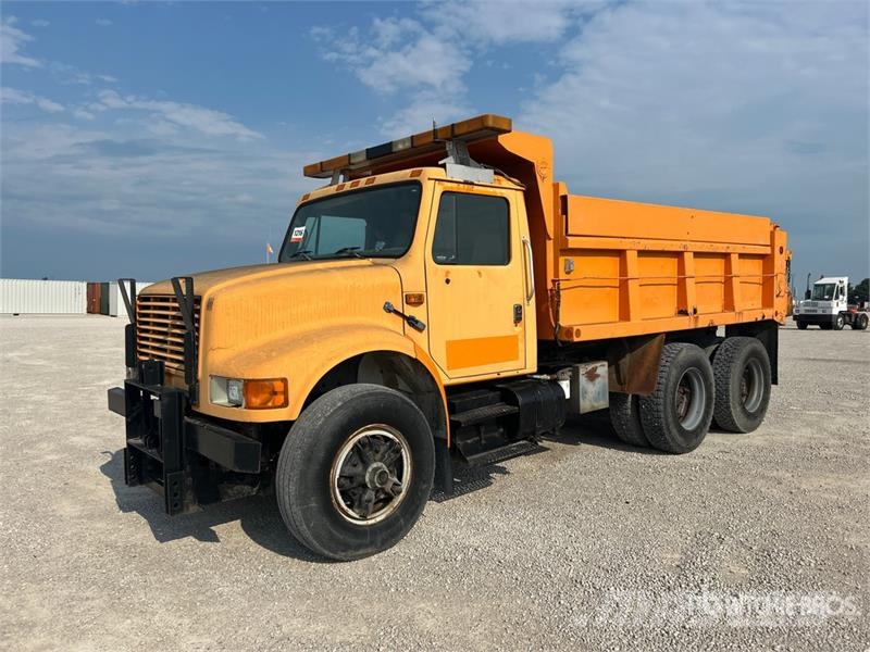International 4900 شاحنات قلابة