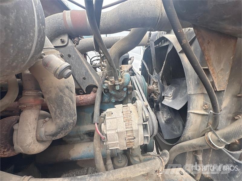 International 4900 Грузовики-Самосвалы