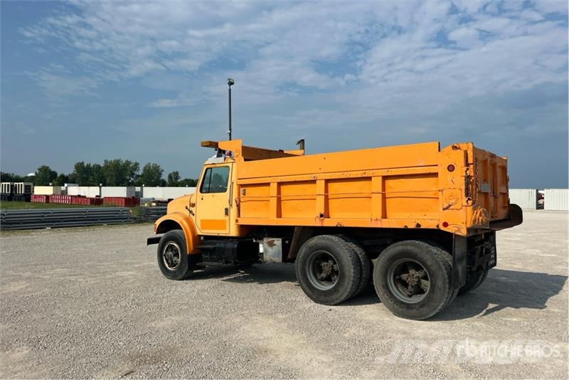 International 4900 شاحنات قلابة