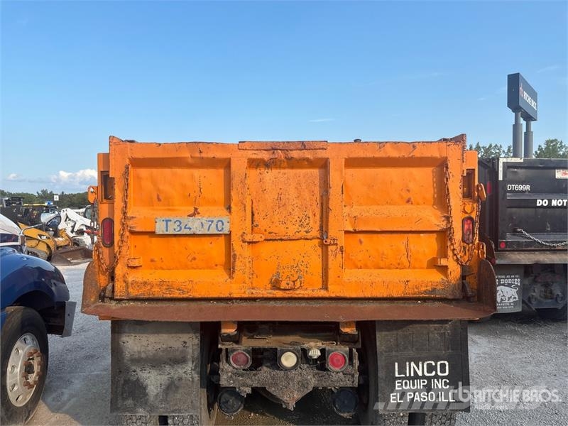 International 4900 شاحنات قلابة