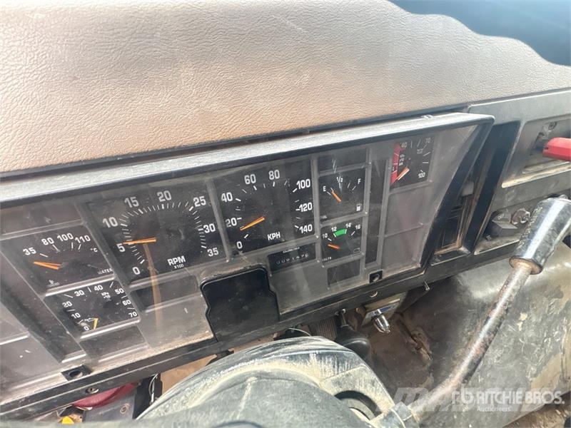 International 4900 Грузовики-Самосвалы