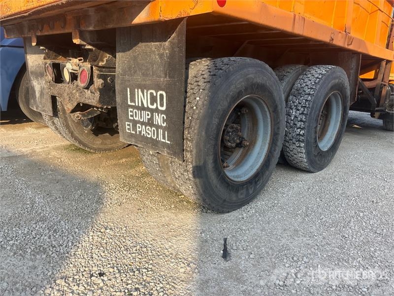 International 4900 شاحنات قلابة